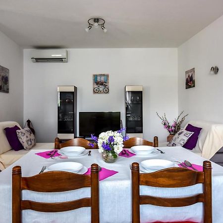 Apartman Koraca Roč エクステリア 写真