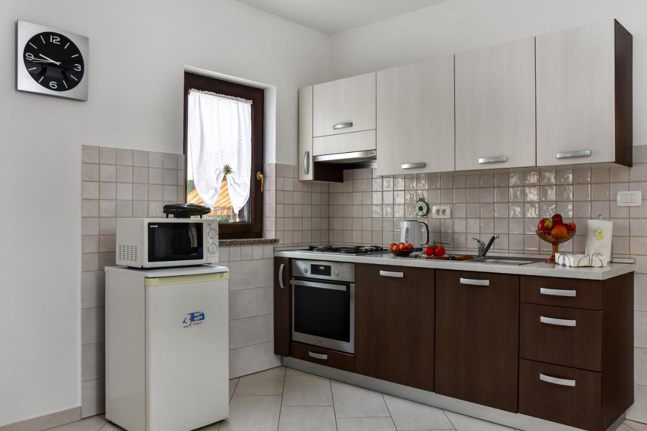Apartman Koraca Roč エクステリア 写真