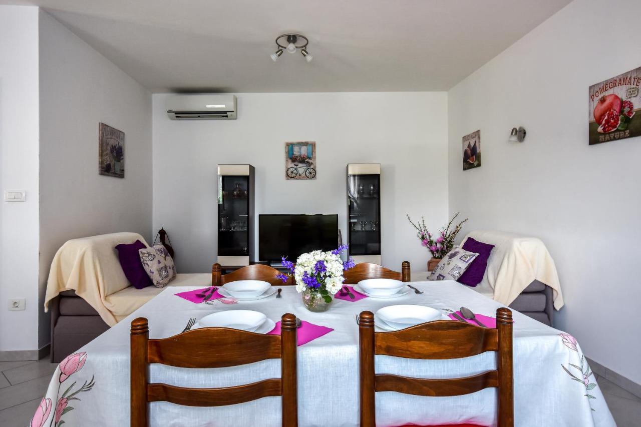 Apartman Koraca Roč エクステリア 写真