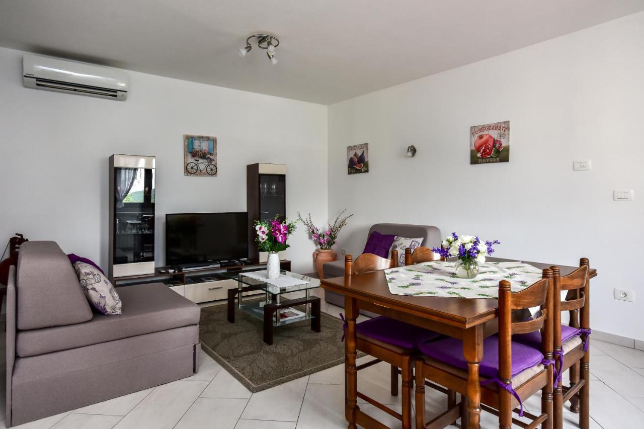 Apartman Koraca Roč エクステリア 写真