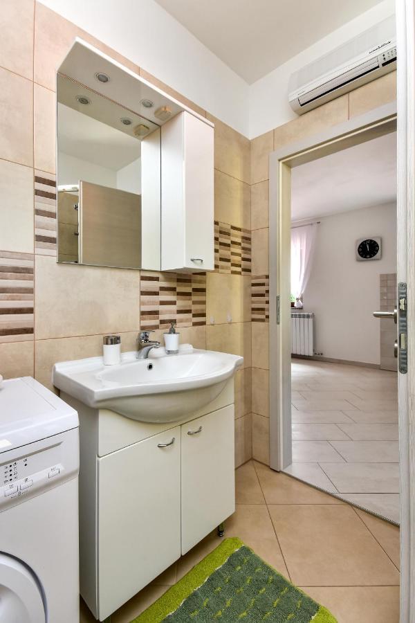 Apartman Koraca Roč エクステリア 写真