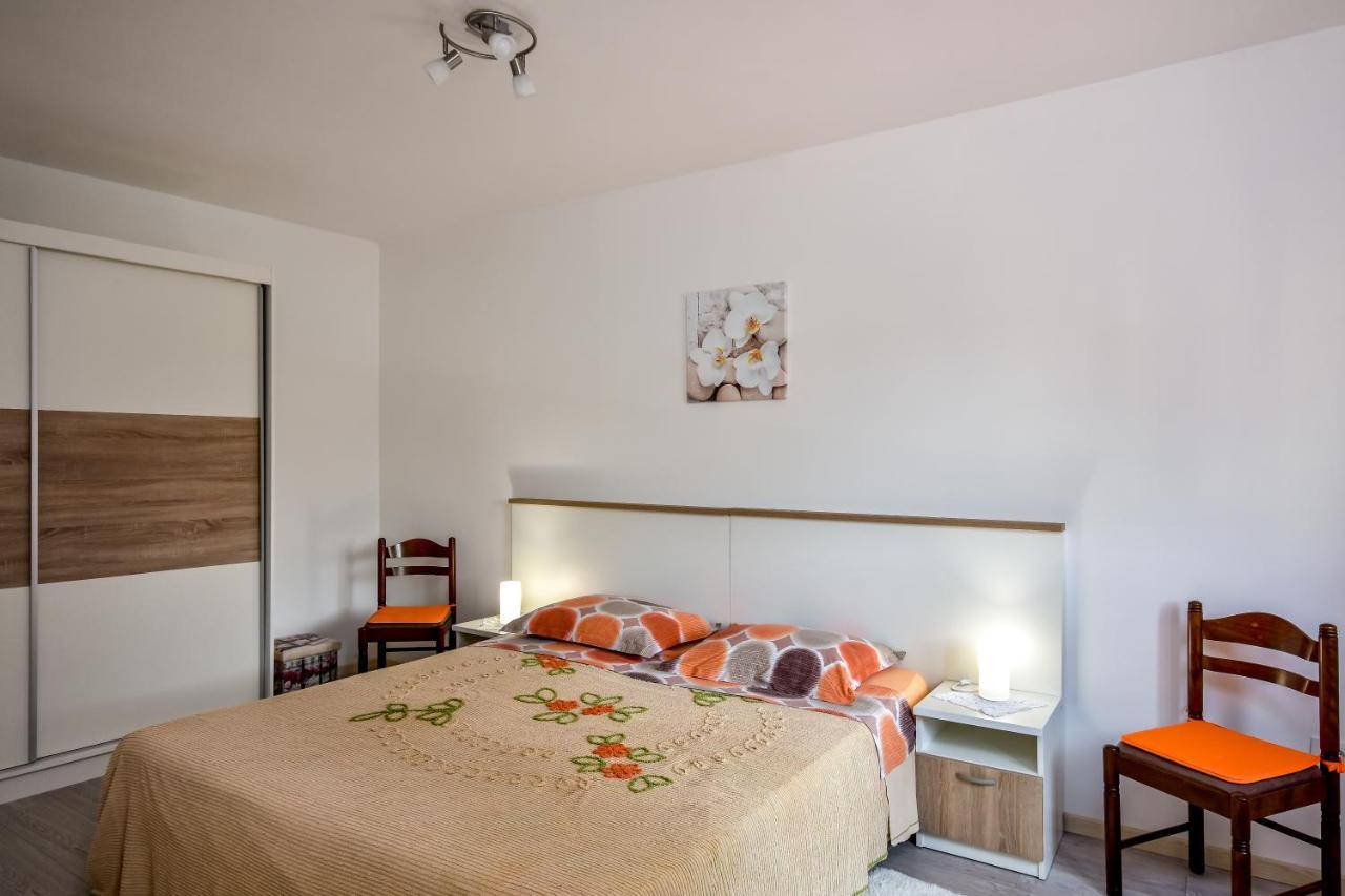 Apartman Koraca Roč エクステリア 写真