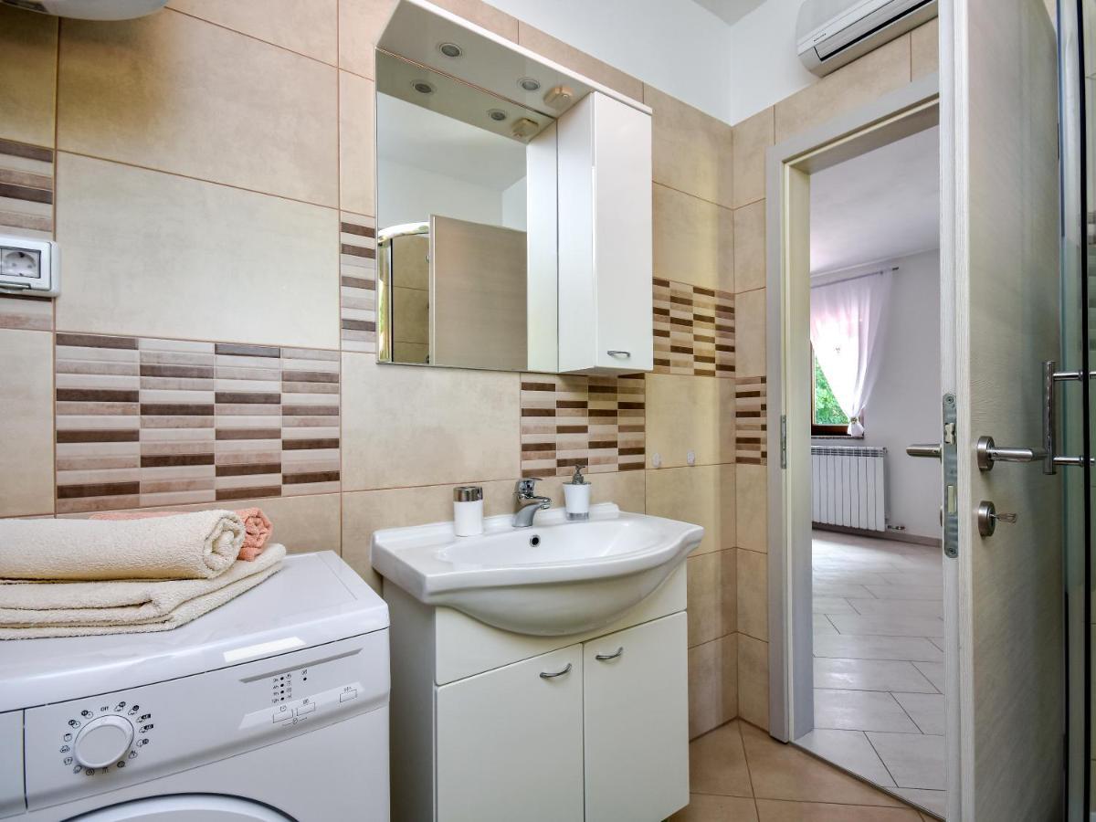 Apartman Koraca Roč エクステリア 写真