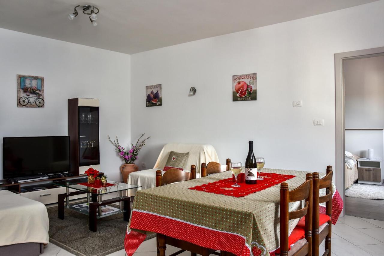 Apartman Koraca Roč エクステリア 写真